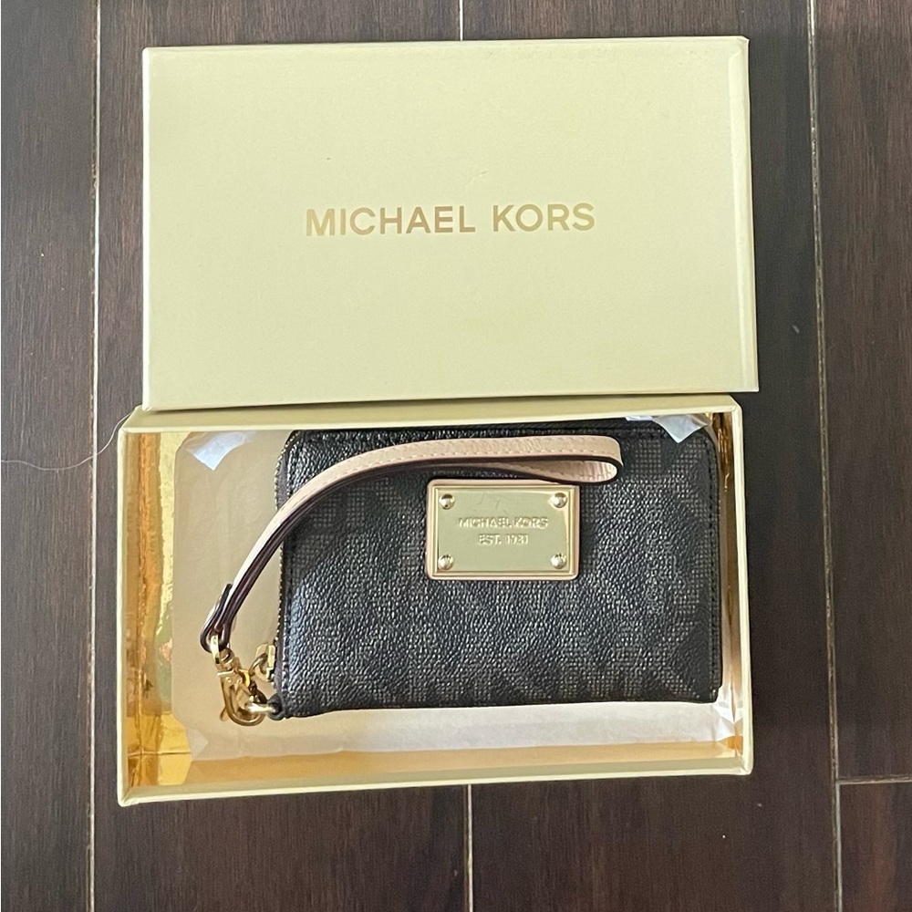 Michael Kors wristlet